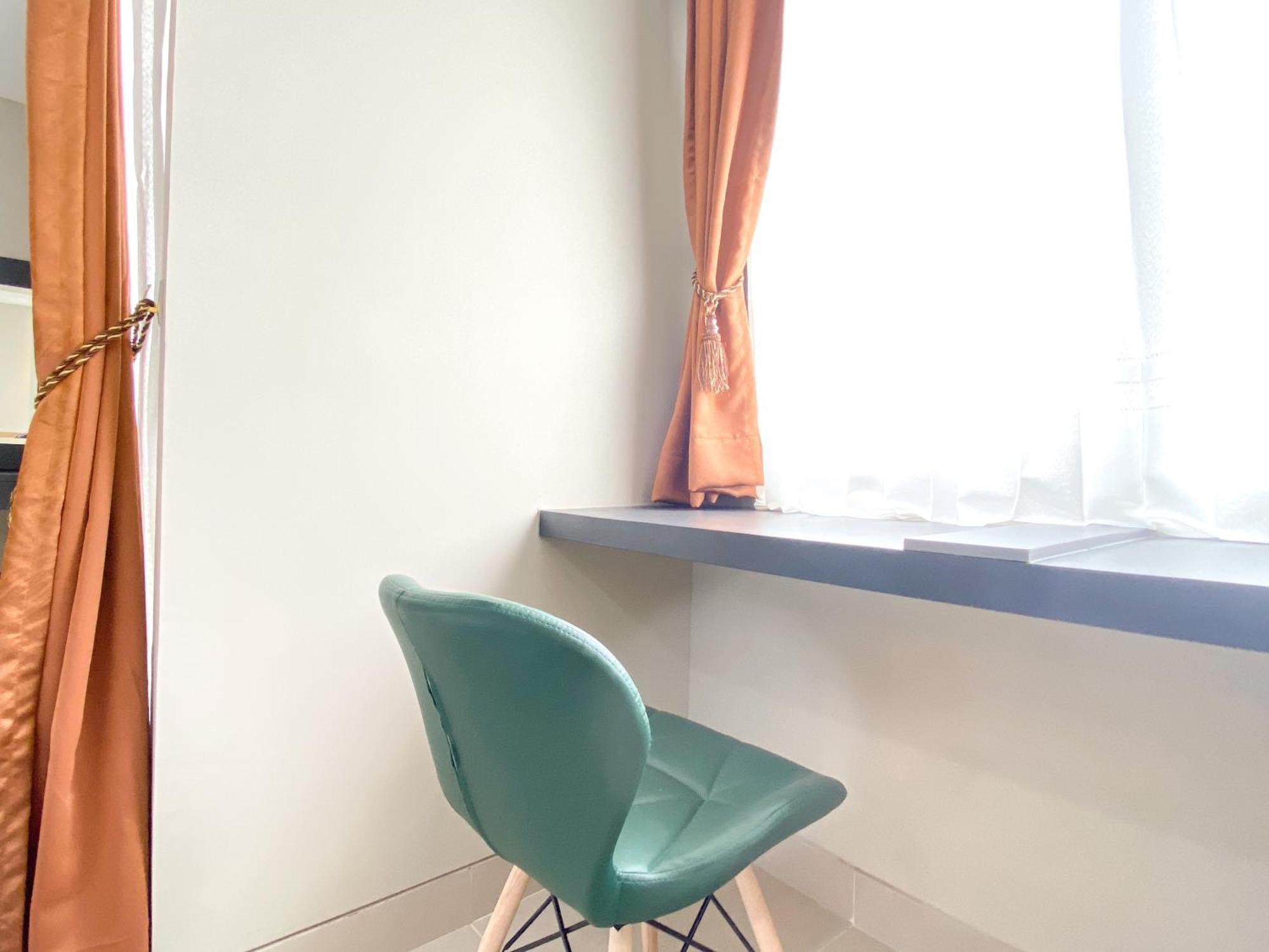 Apartemen Comfy At Gateway Park Lrt By Travelio Bekasi